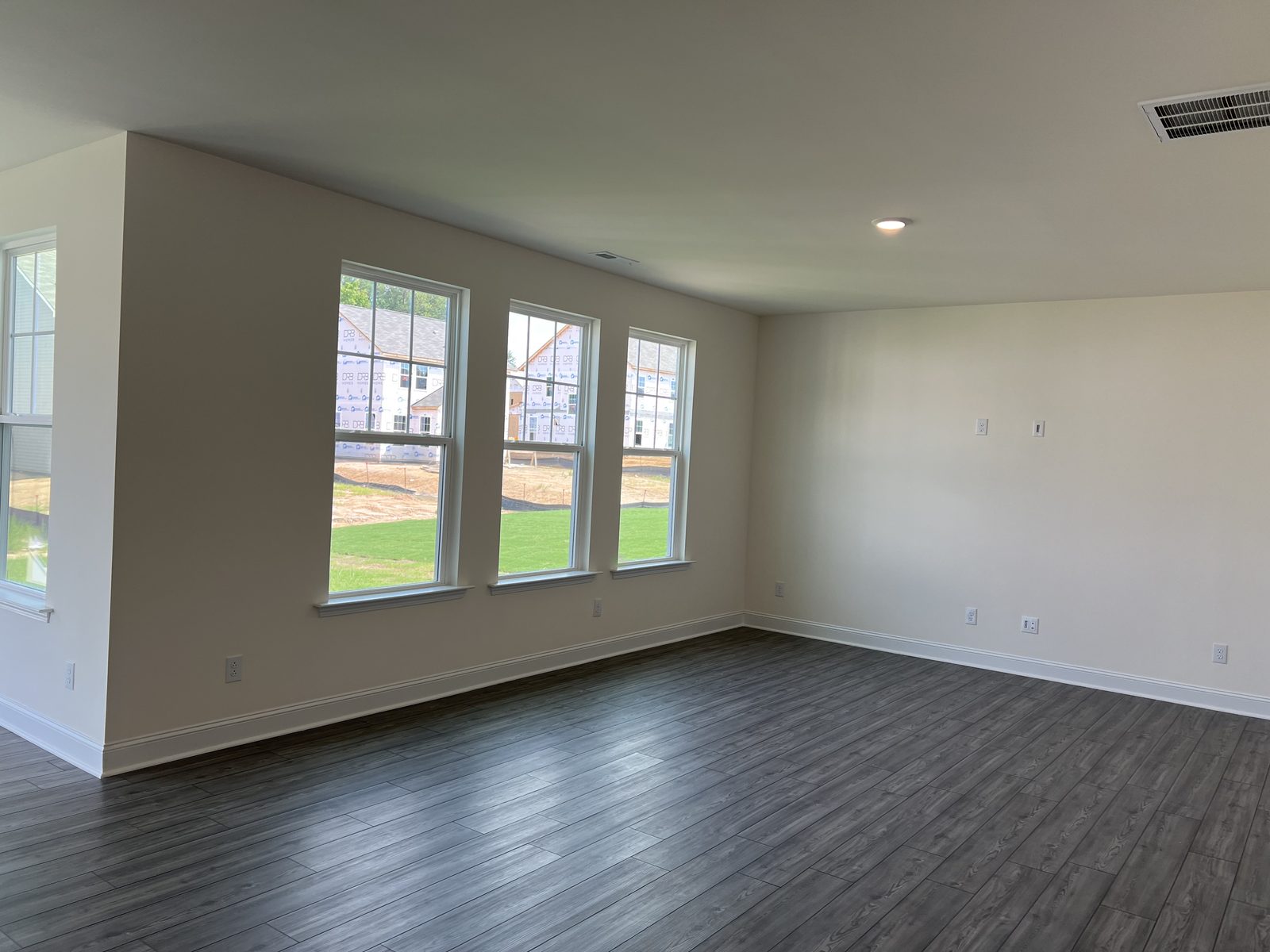 917 Channel Drop Loop, Zebulon NC home for sale — photo 5