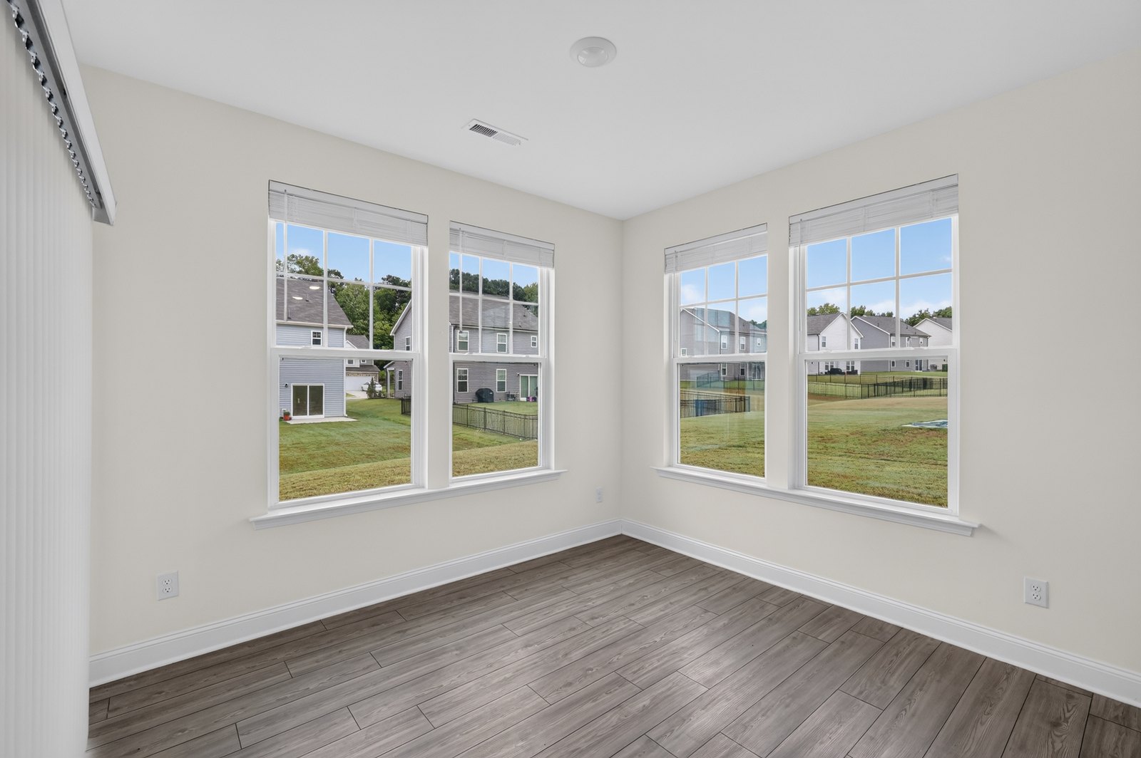 917 Channel Drop Loop, Zebulon NC home for sale — photo 3